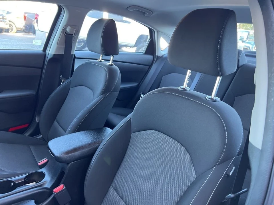 2023 Kia Forte - Image 5 of 7