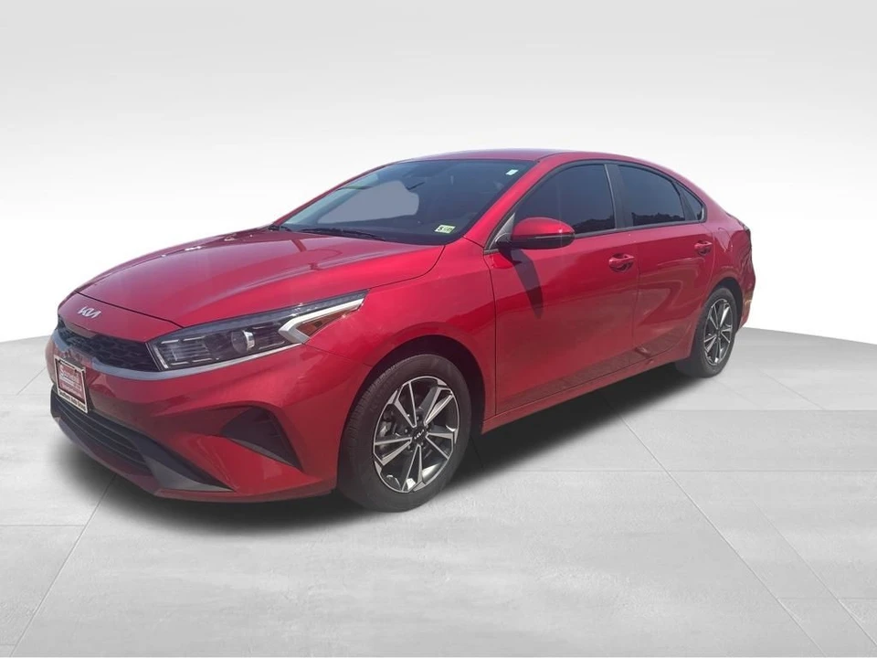 2023 Kia Forte - Image 2 of 12