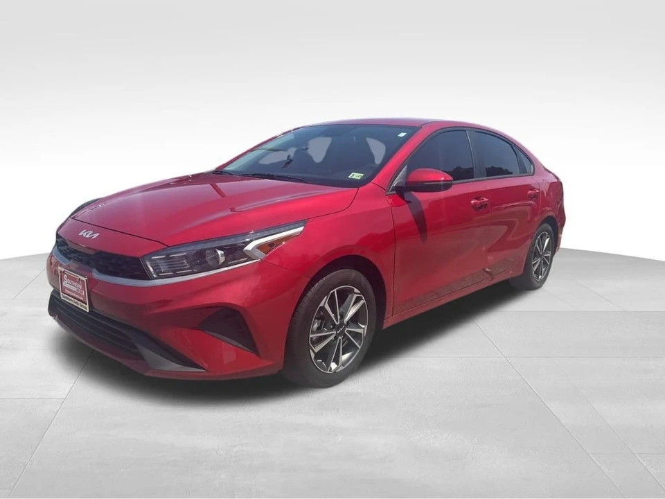 2023 Kia Forte - Image 3 of 12