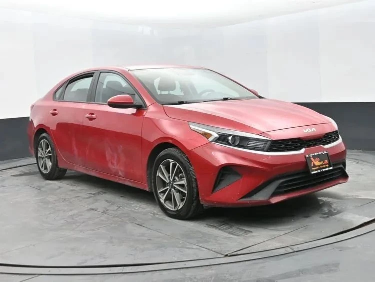 2023 Kia Forte - Image 2 of 12