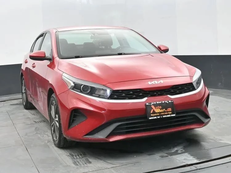 2023 Kia Forte - Image 3 of 12