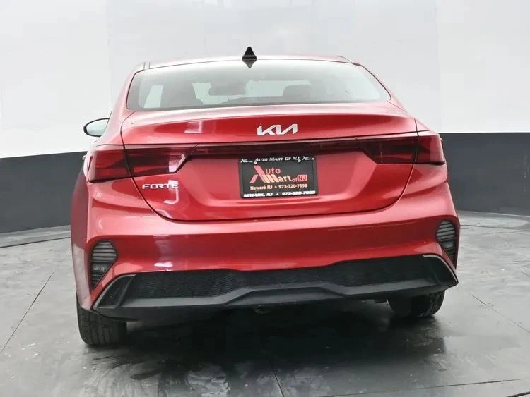 2023 Kia Forte - Image 8 of 12