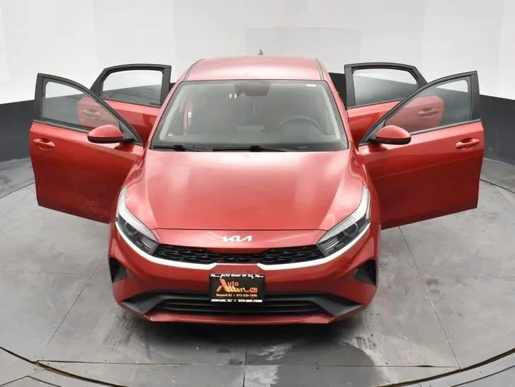 2023 Kia Forte - Image 10 of 12