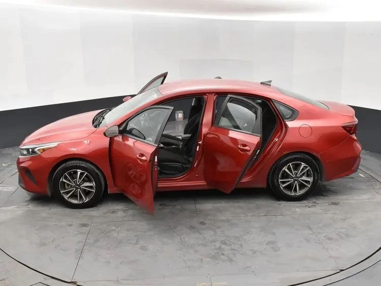 2023 Kia Forte - Image 7 of 12