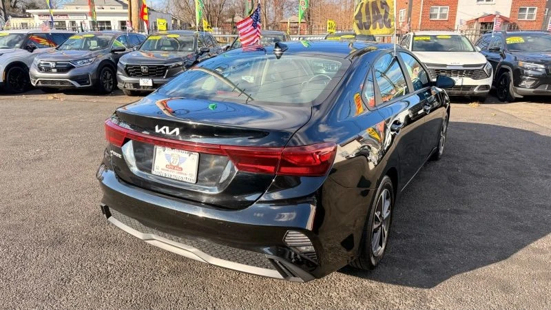 2023 Kia Forte - Image 7 of 12