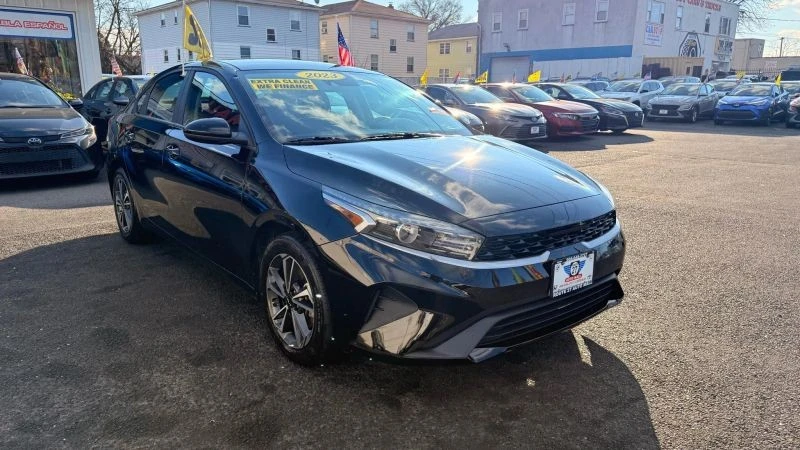 2023 Kia Forte - Image 2 of 12
