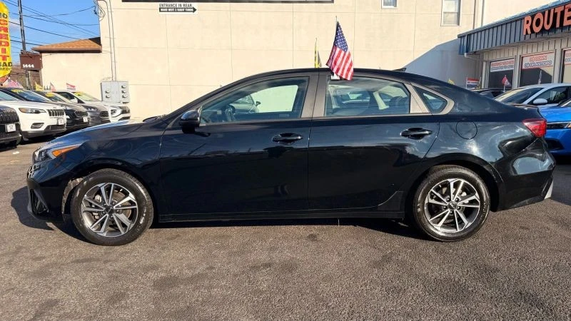 2023 Kia Forte - Image 10 of 12