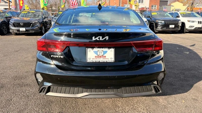 2023 Kia Forte - Image 6 of 12