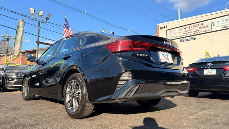 2023 Kia Forte - Image 9 of 12