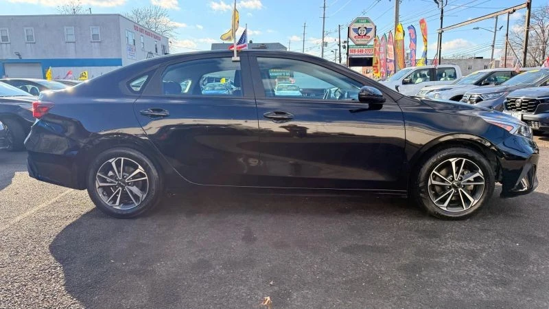 2023 Kia Forte - Image 11 of 12