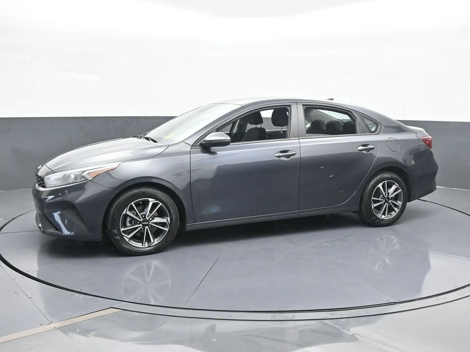 2023 Kia Forte - Image 2 of 12