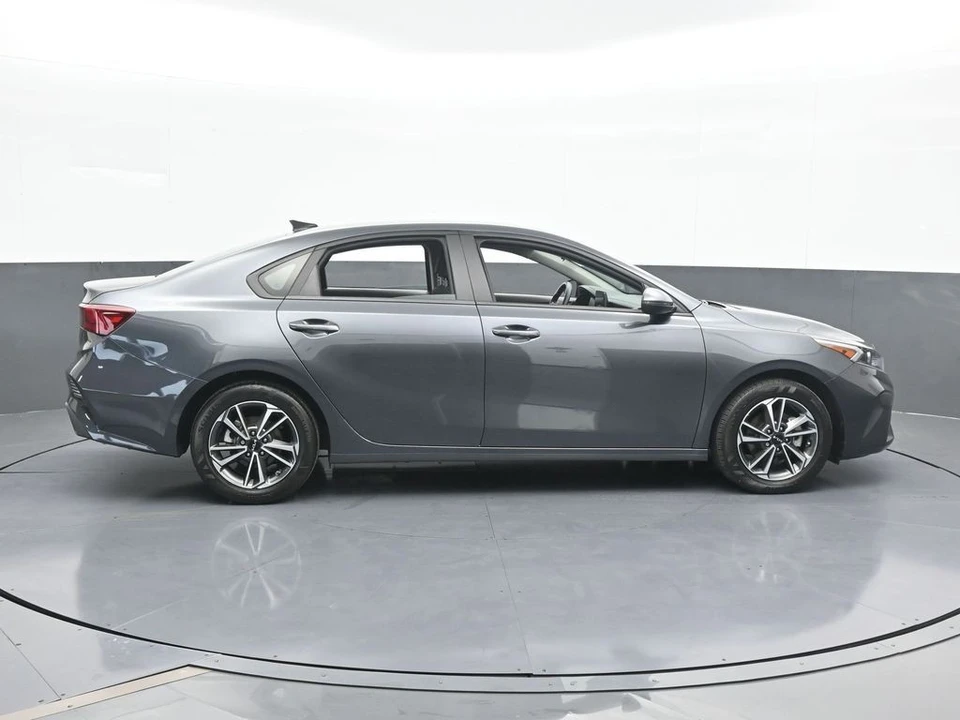 2023 Kia Forte - Image 7 of 12