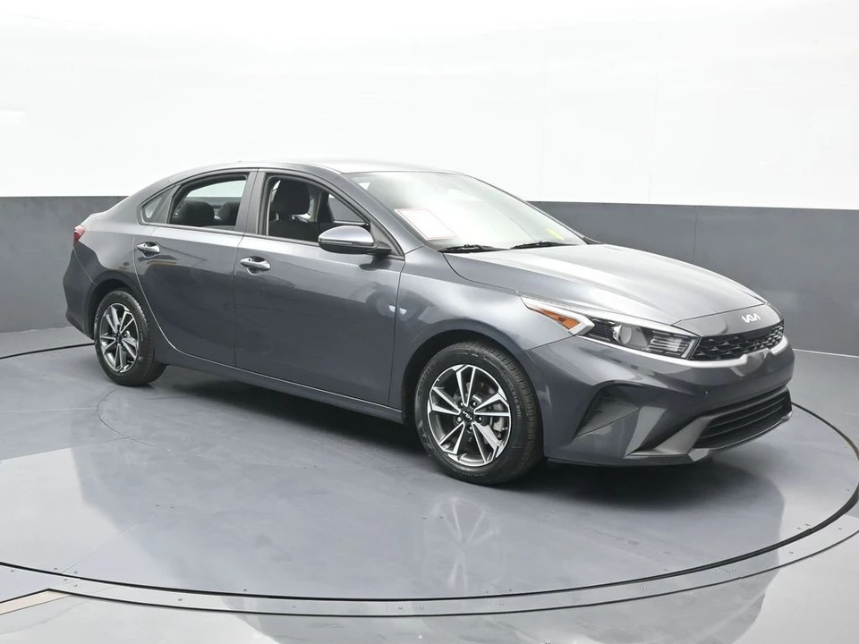 2023 Kia Forte - Image 8 of 12