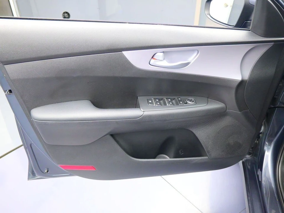 2023 Kia Forte - Image 11 of 12