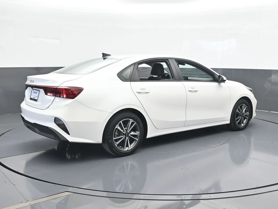 2023 Kia Forte - Image 6 of 12