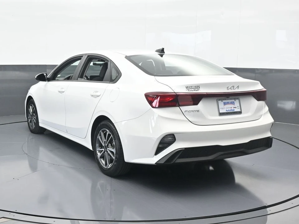 2023 Kia Forte - Image 4 of 12