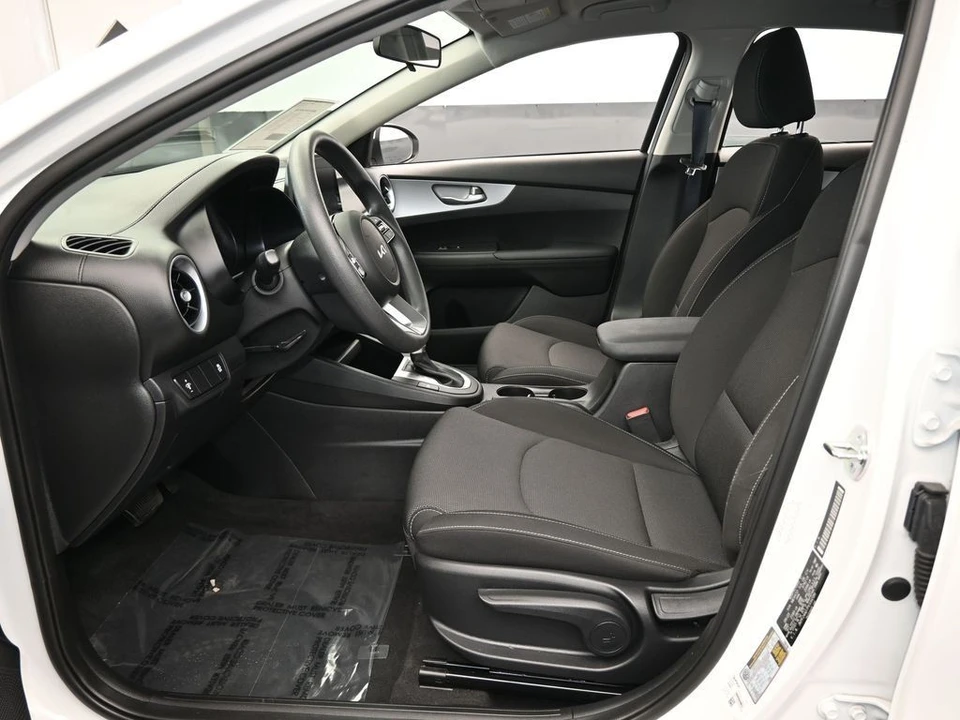 2023 Kia Forte - Image 11 of 12