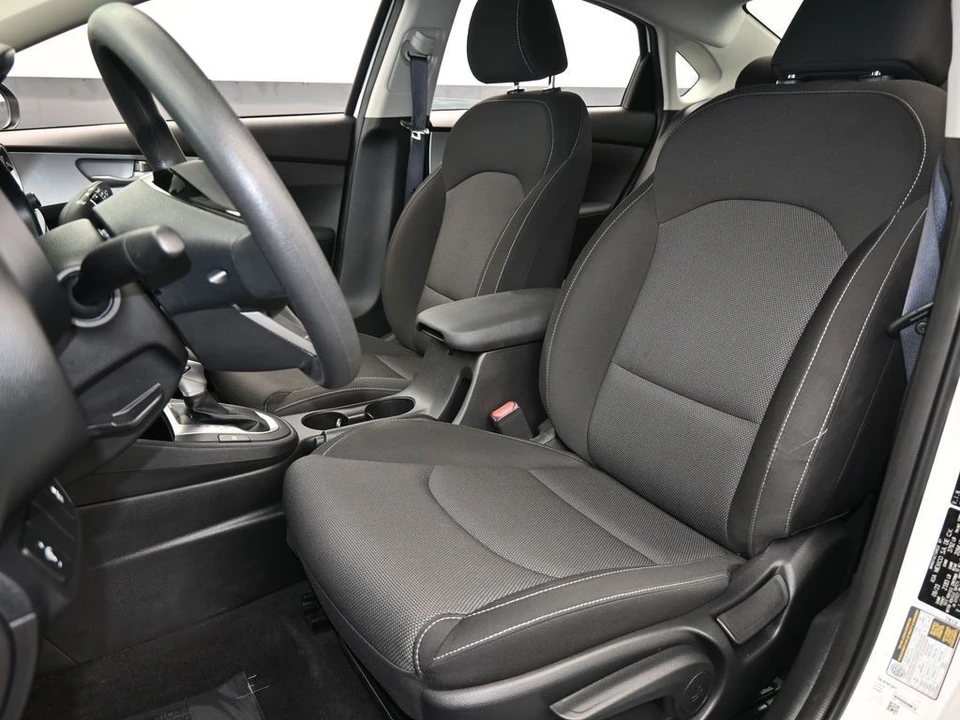 2023 Kia Forte - Image 10 of 12