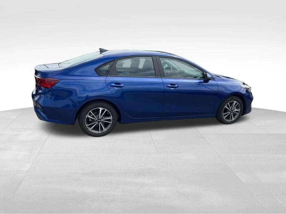 2023 Kia Forte - Image 7 of 12