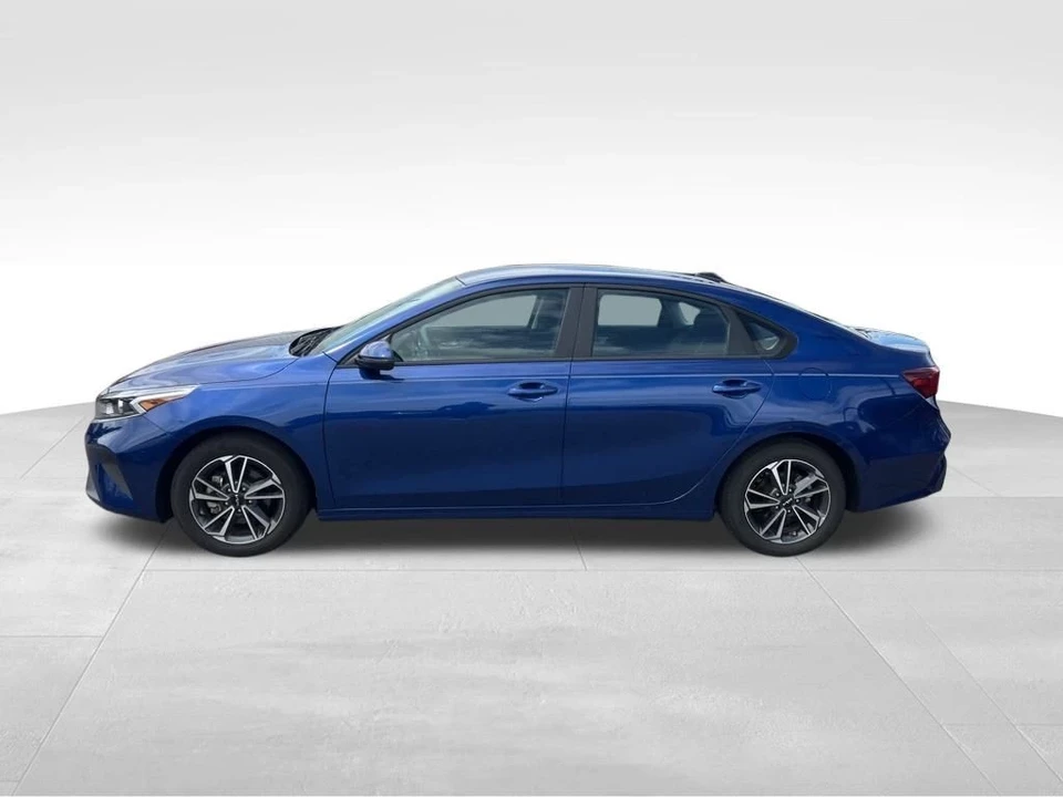 2023 Kia Forte - Image 2 of 12