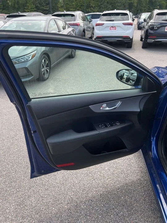 2023 Kia Forte - Image 10 of 12