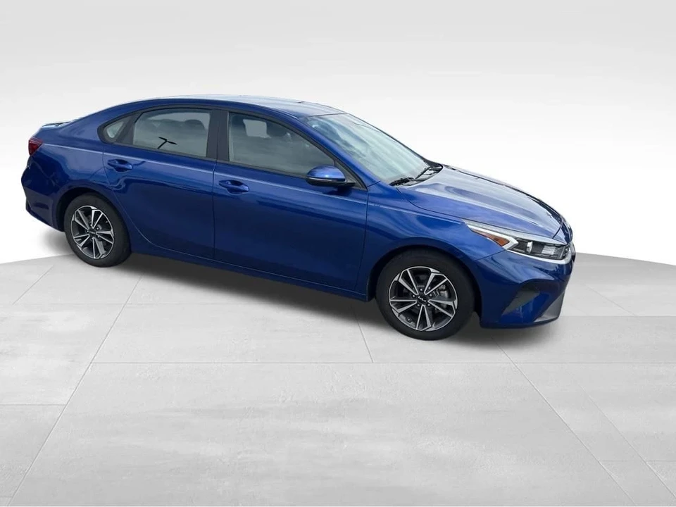 2023 Kia Forte - Image 8 of 12