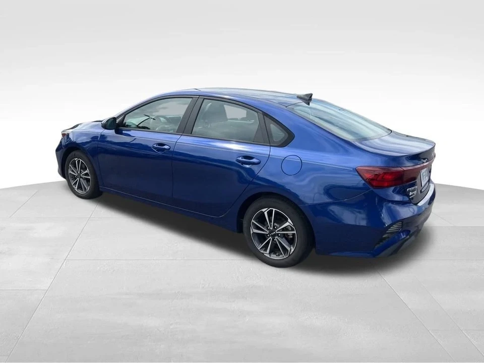2023 Kia Forte - Image 3 of 12