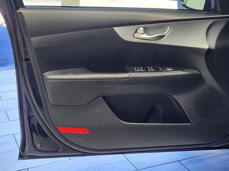 2023 Kia Forte - Image 10 of 12