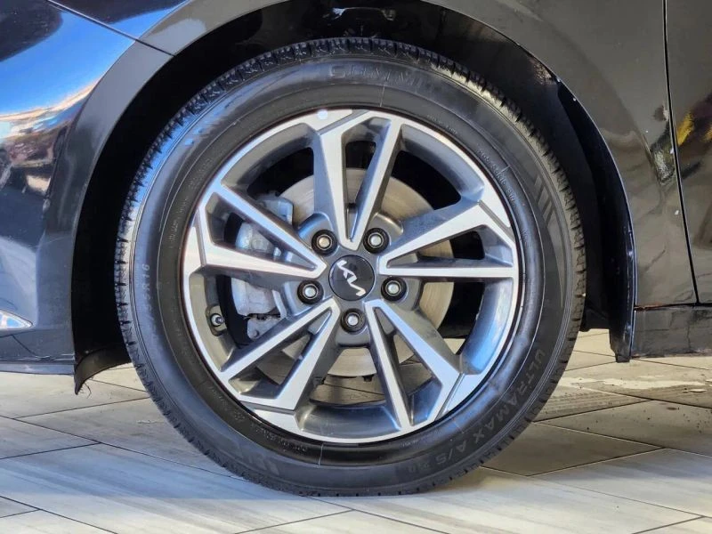 2023 Kia Forte - Image 9 of 12