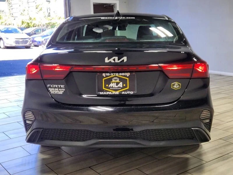 2023 Kia Forte - Image 4 of 12