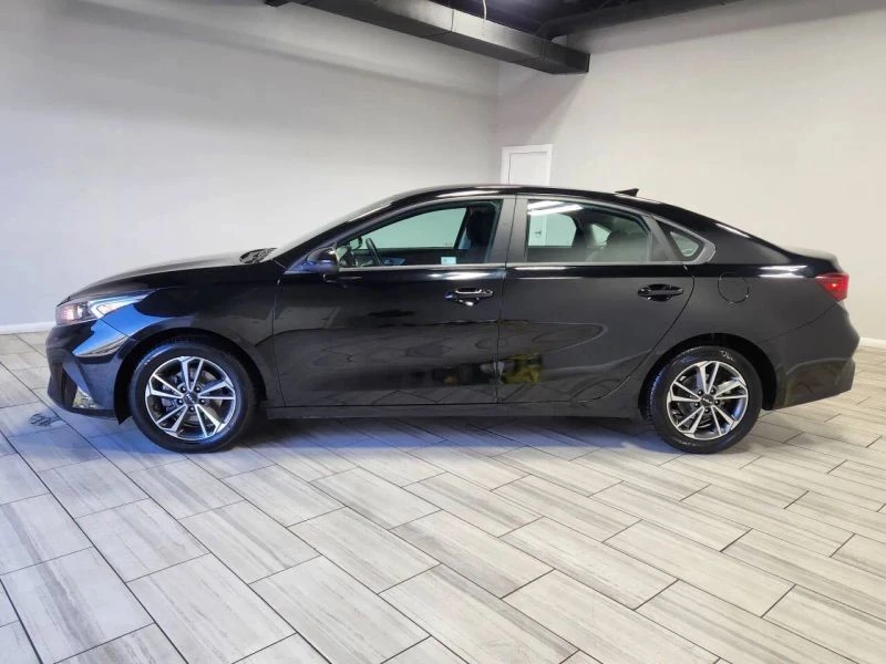 2023 Kia Forte - Image 2 of 12