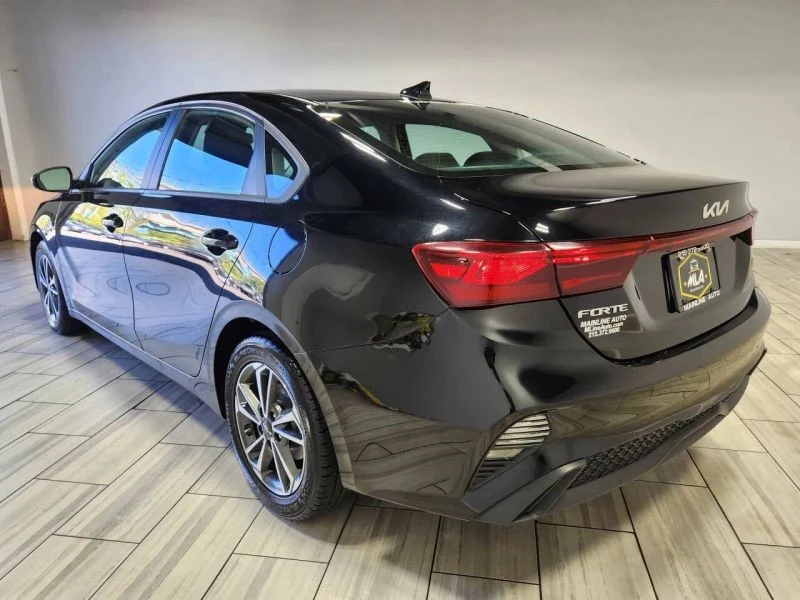 2023 Kia Forte - Image 3 of 12