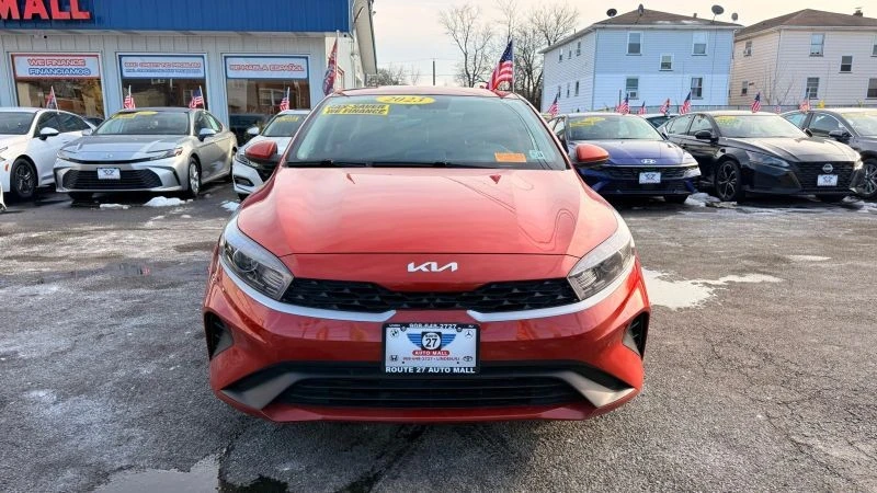 2023 Kia Forte - Image 3 of 12