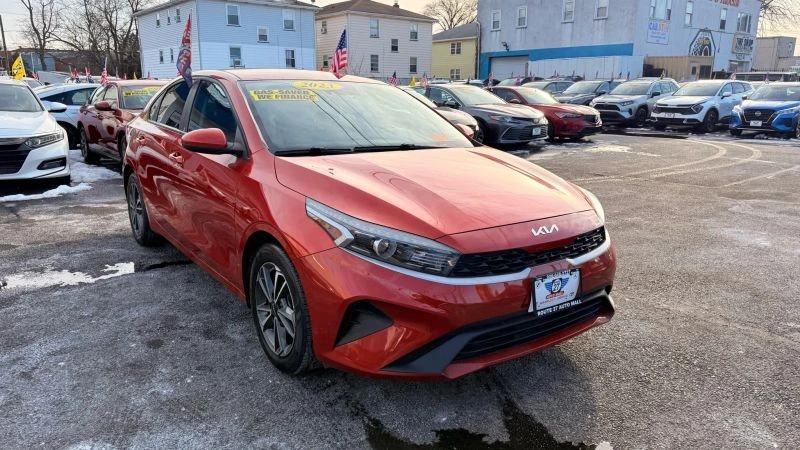 2023 Kia Forte - Image 2 of 12