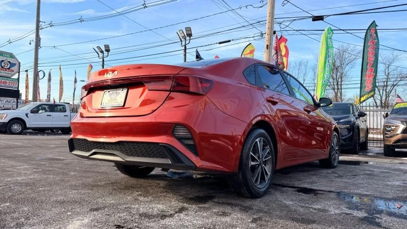 2023 Kia Forte - Image 9 of 12