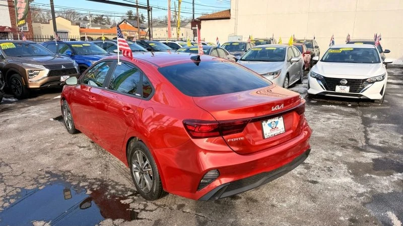 2023 Kia Forte - Image 5 of 12