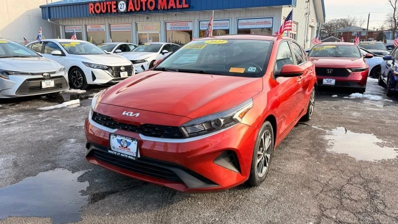 2023 Kia Forte - Image 4 of 12