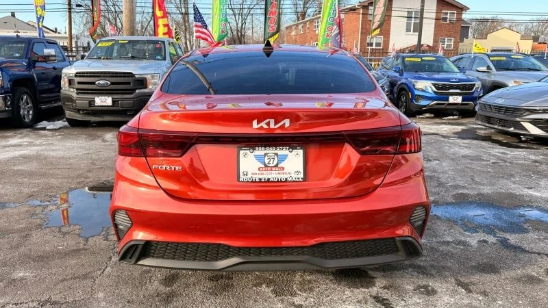 2023 Kia Forte - Image 6 of 12