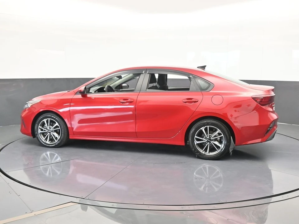 2023 Kia Forte - Image 3 of 12