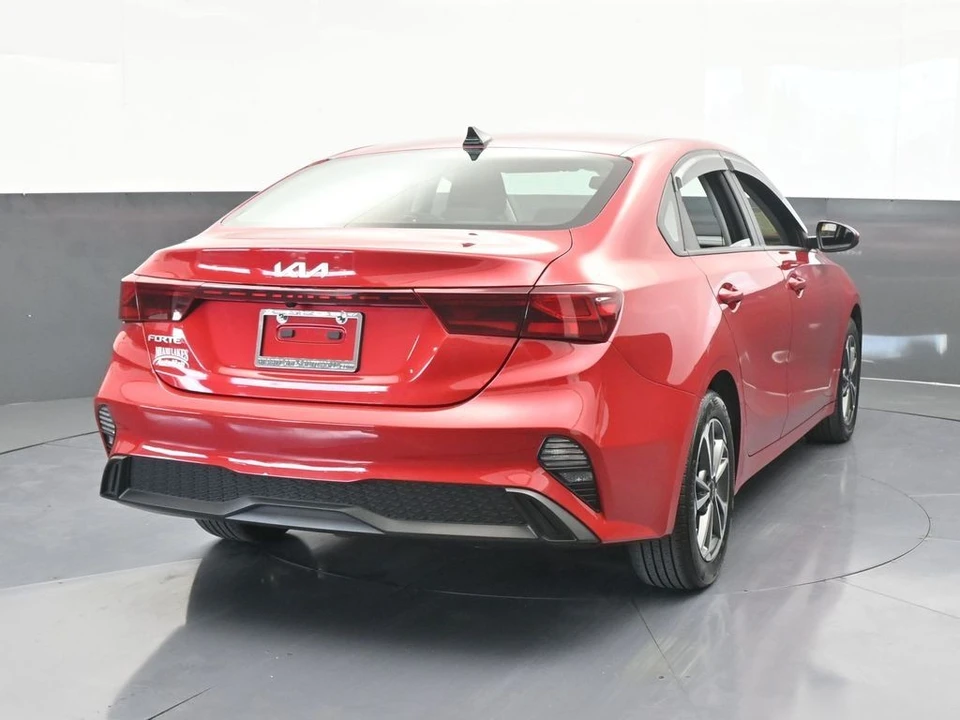 2023 Kia Forte - Image 5 of 12