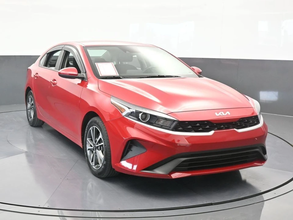 2023 Kia Forte - Image 9 of 12