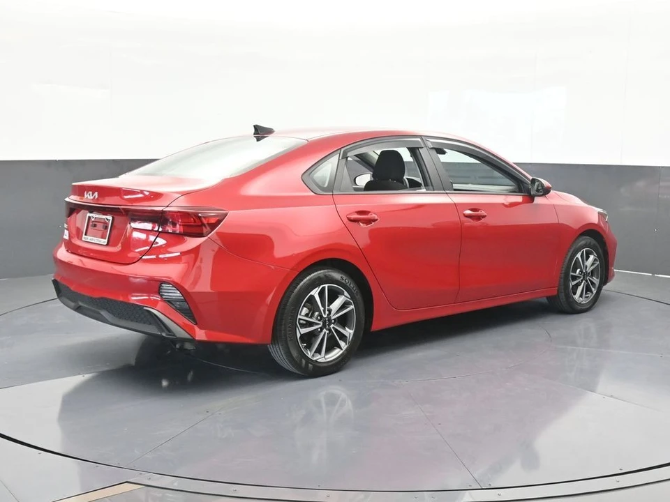 2023 Kia Forte - Image 6 of 12