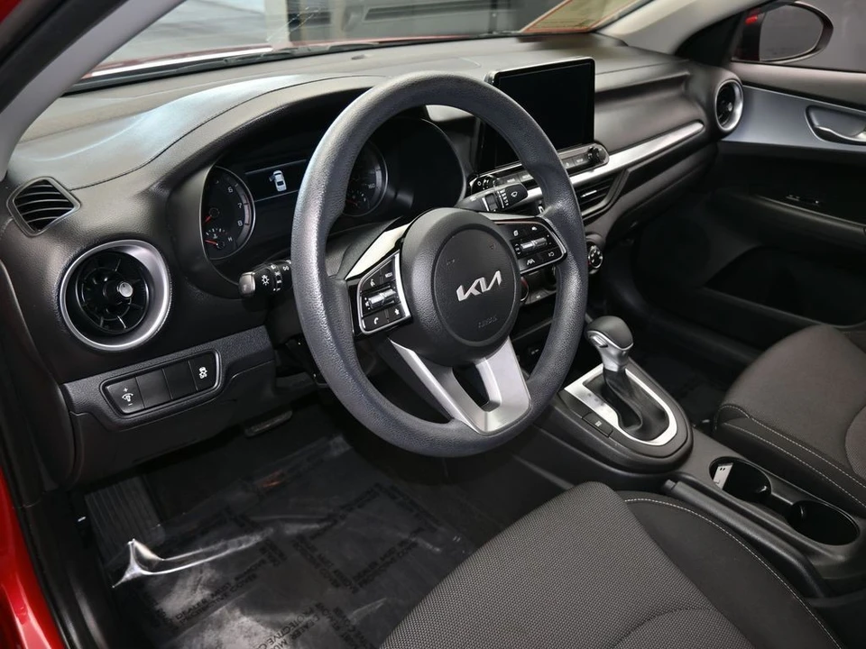 2023 Kia Forte - Image 10 of 12