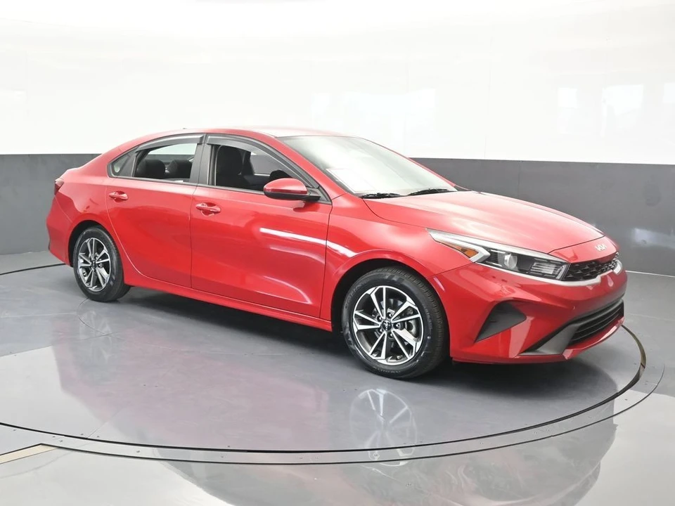 2023 Kia Forte - Image 8 of 12