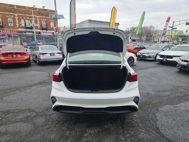 2023 Kia Forte - Image 8 of 12
