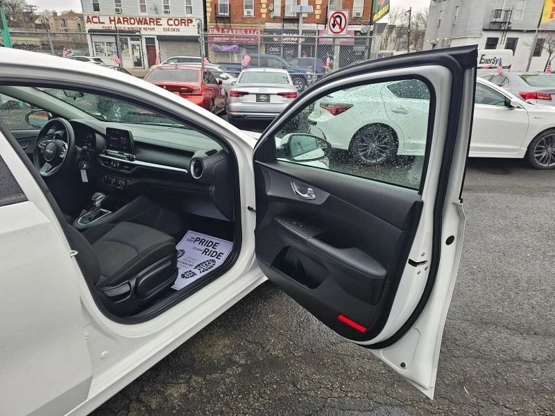 2023 Kia Forte - Image 11 of 12