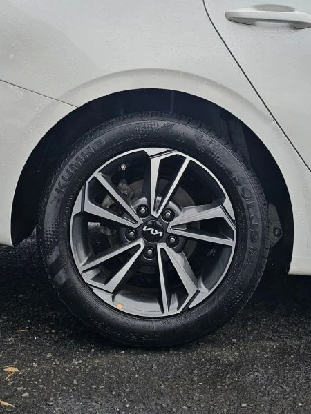 2023 Kia Forte - Image 6 of 12