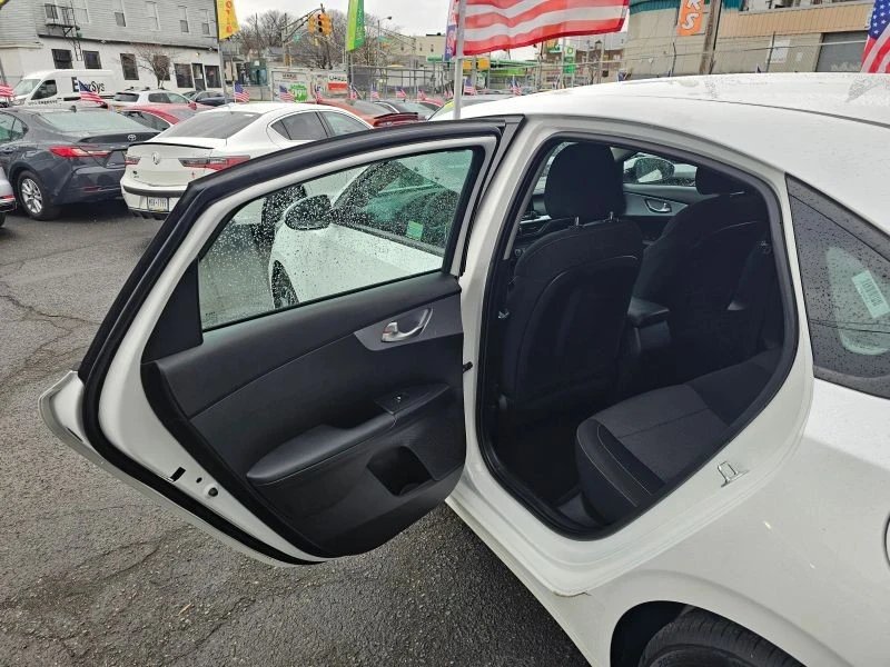 2023 Kia Forte - Image 10 of 12