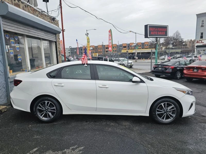 2023 Kia Forte - Image 4 of 12