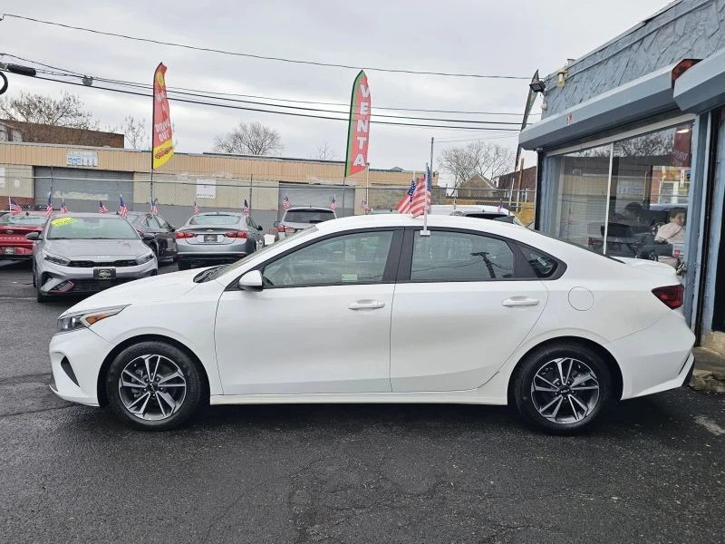 2023 Kia Forte - Image 5 of 12